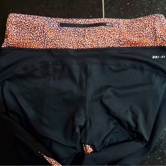 🧘♀️Women's Nike Dri-Fit Leggings crop yoga band in Black Size Medium EUC - Picture 4 of 4